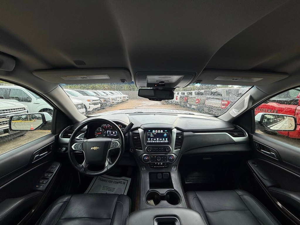 Chevrolet Suburban Vehicle Full-screen Gallery Image 20