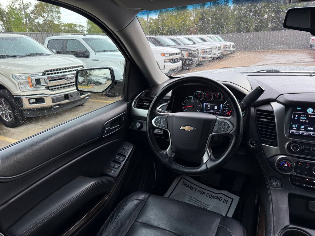 Chevrolet Suburban Vehicle Full-screen Gallery Image 21