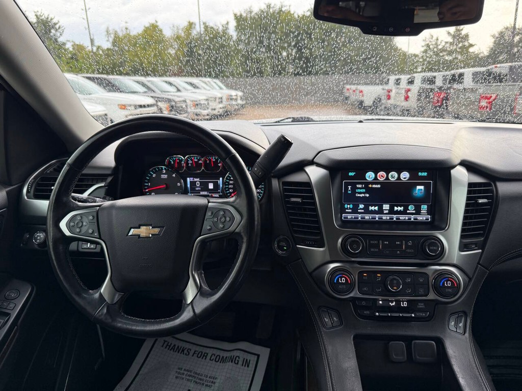 Chevrolet Suburban Vehicle Full-screen Gallery Image 23