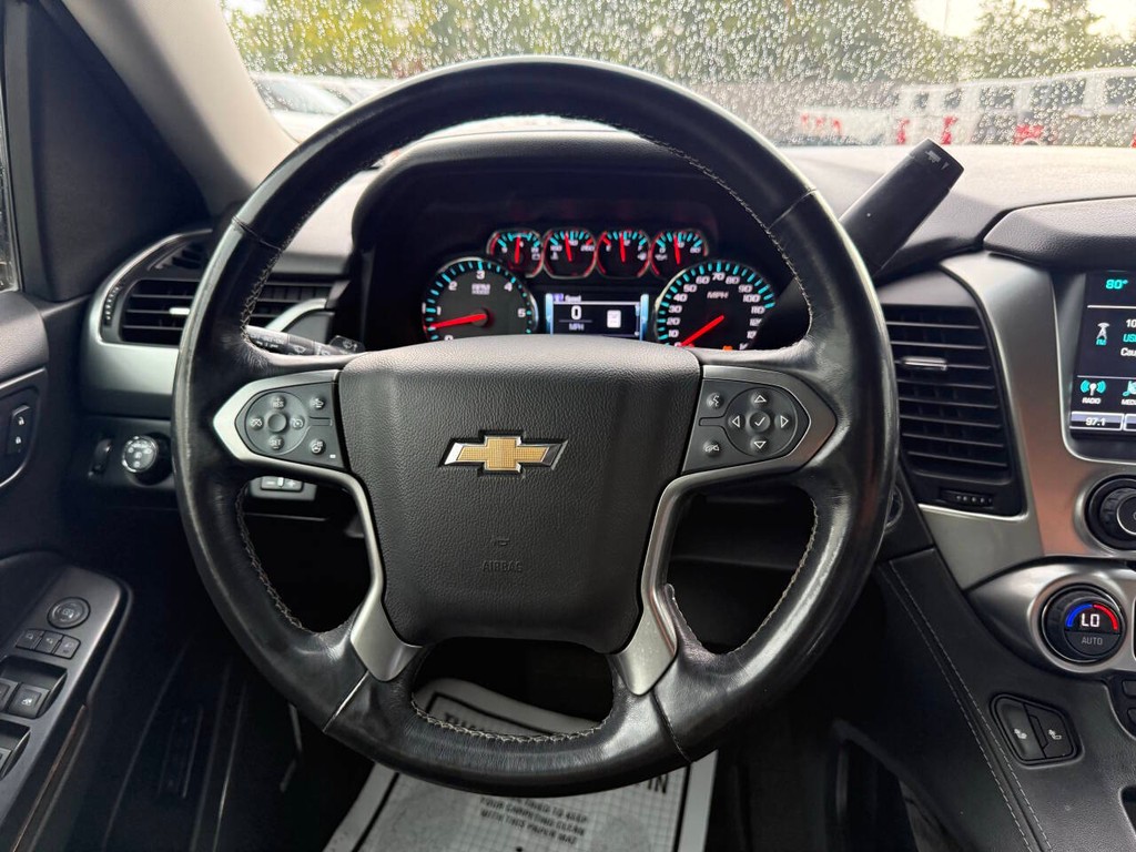 Chevrolet Suburban Vehicle Full-screen Gallery Image 24