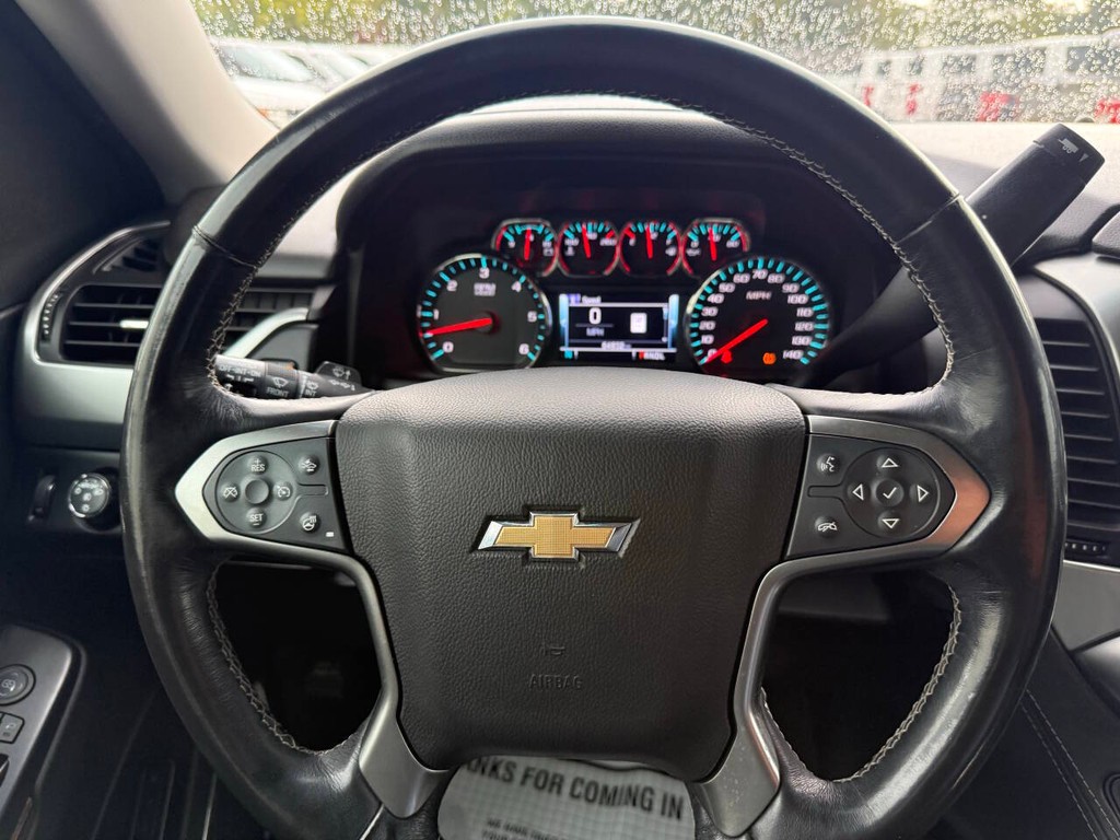 Chevrolet Suburban Vehicle Full-screen Gallery Image 25