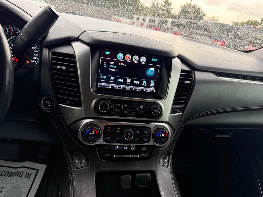 Chevrolet Suburban Vehicle Full-screen Gallery Image 26