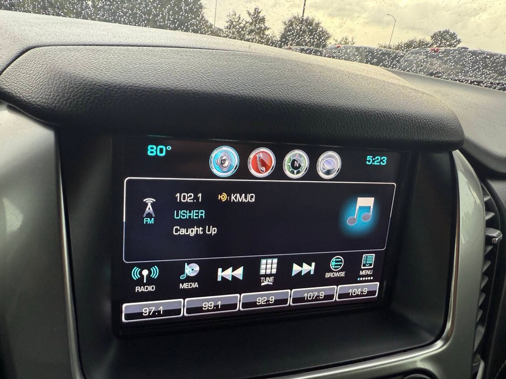 Chevrolet Suburban Vehicle Full-screen Gallery Image 27