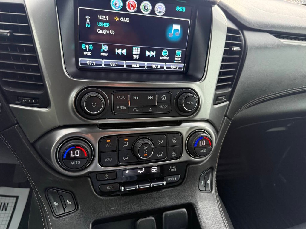 Chevrolet Suburban Vehicle Full-screen Gallery Image 28