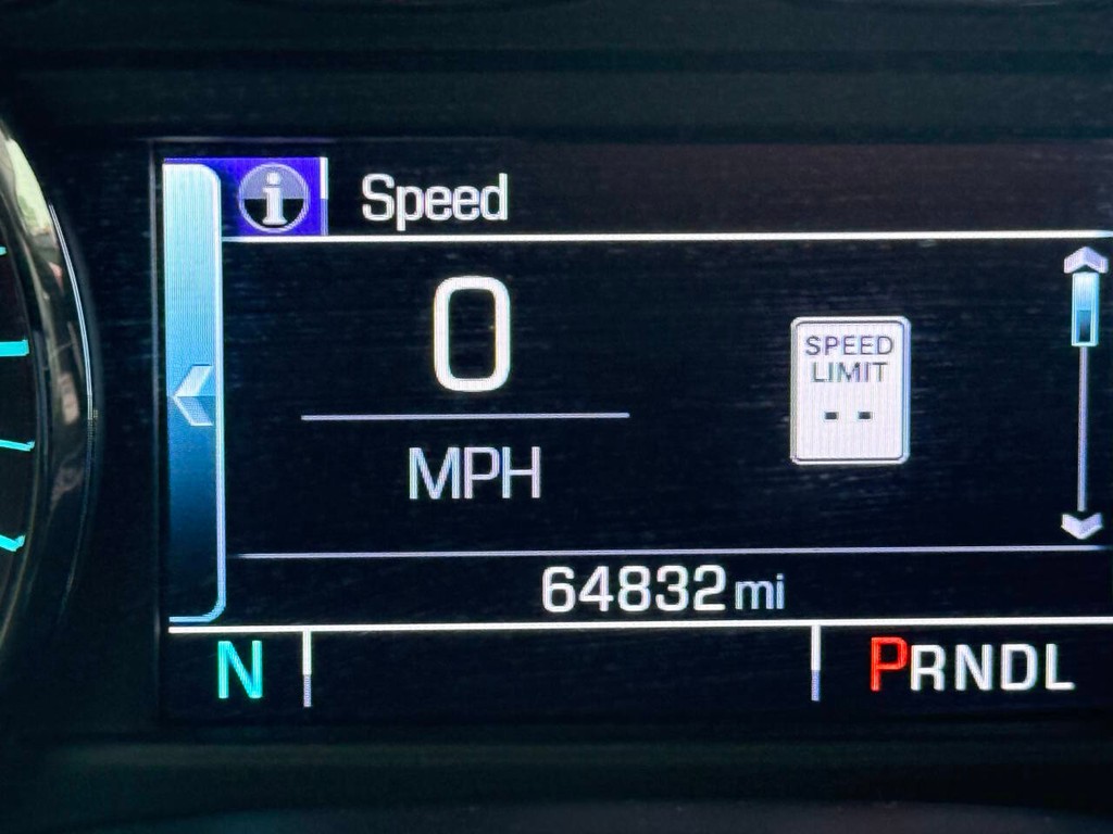 Chevrolet Suburban Vehicle Full-screen Gallery Image 34