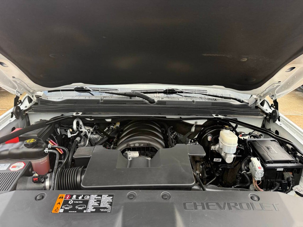 Chevrolet Suburban Vehicle Full-screen Gallery Image 36