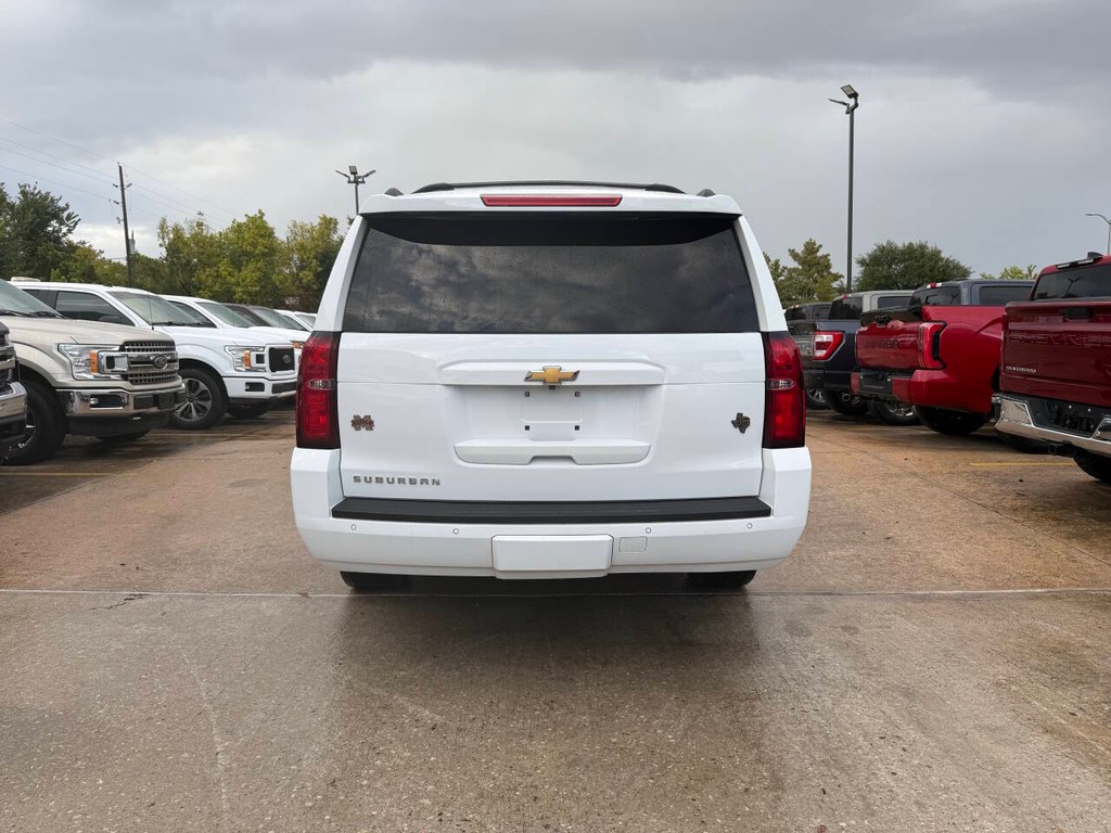 Chevrolet Suburban Vehicle Full-screen Gallery Image 41