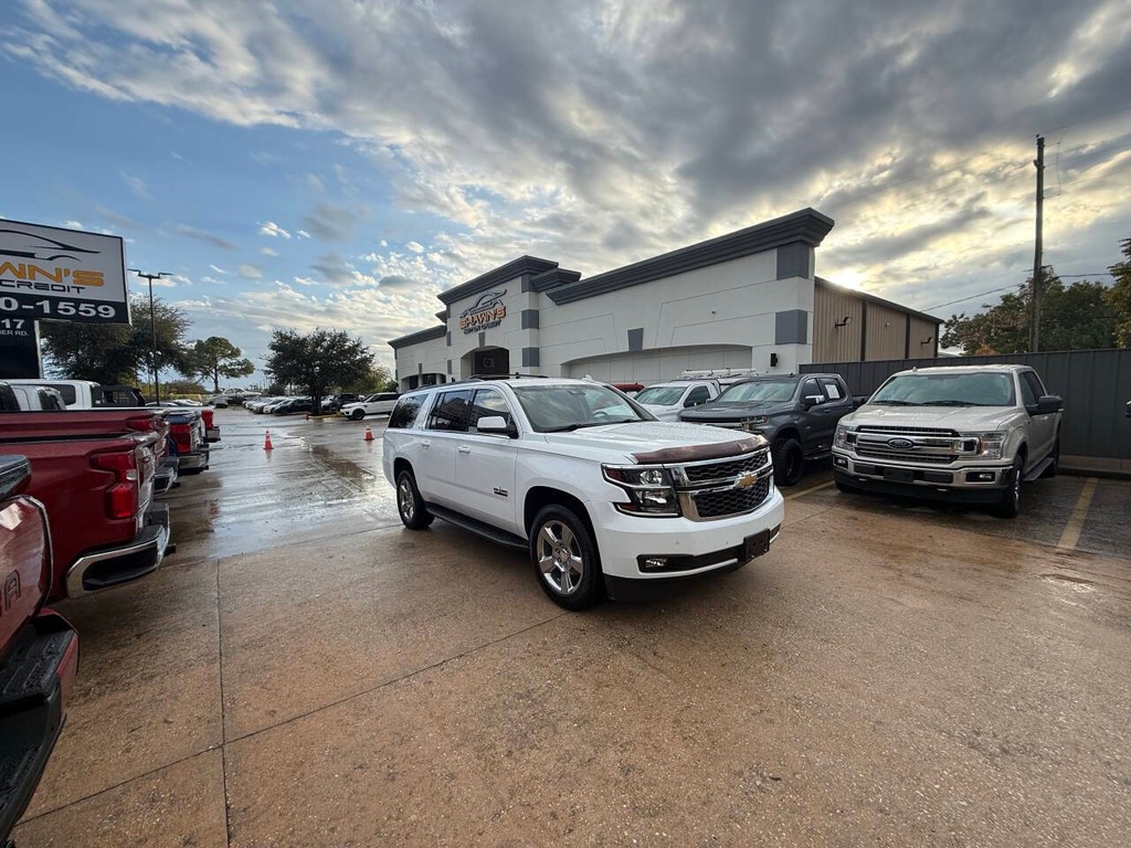 Chevrolet Suburban Vehicle Full-screen Gallery Image 46