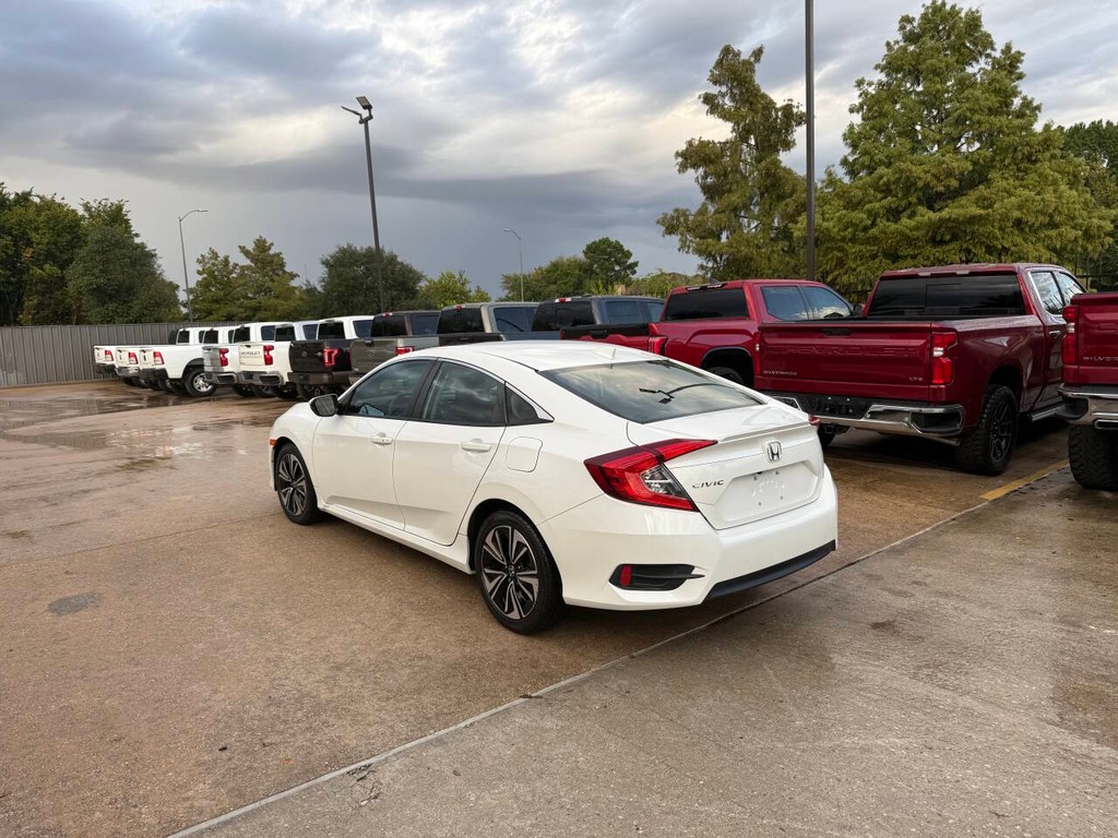 Honda Civic Sedan Vehicle Full-screen Gallery Image 04