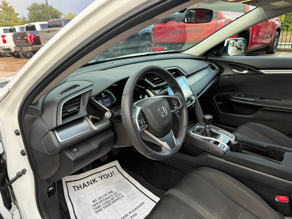 Honda Civic Sedan Vehicle Full-screen Gallery Image 06