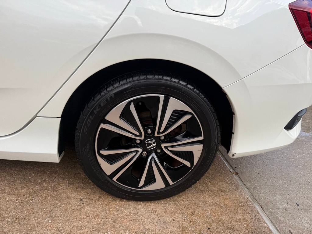 Honda Civic Sedan Vehicle Full-screen Gallery Image 33