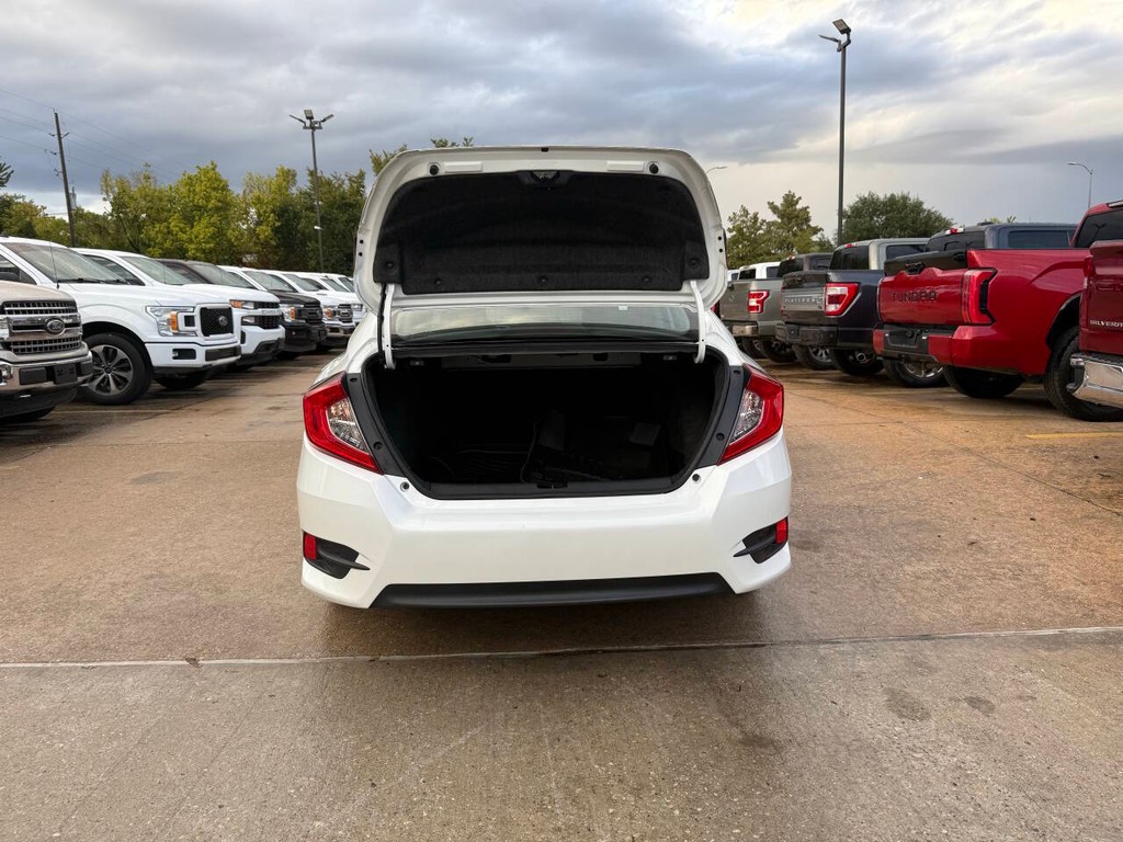 Honda Civic Sedan Vehicle Full-screen Gallery Image 34