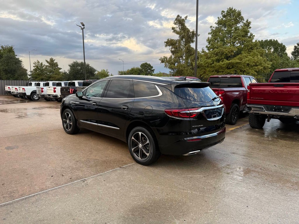 Buick Enclave Vehicle Full-screen Gallery Image 04
