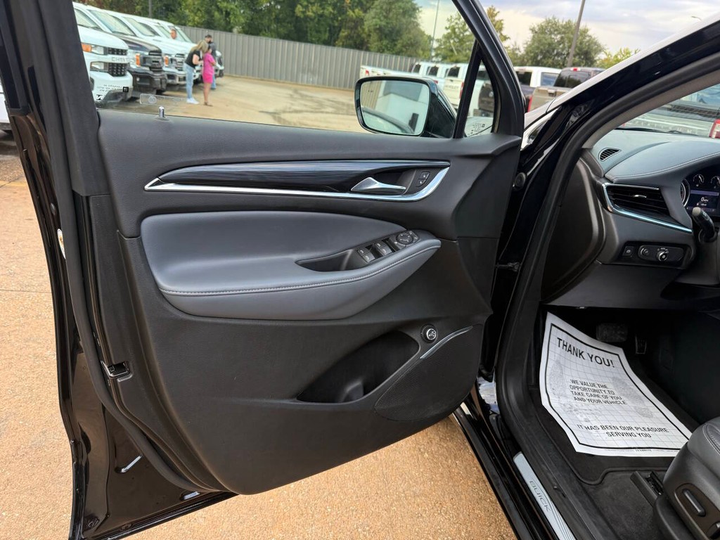 Buick Enclave Vehicle Full-screen Gallery Image 08