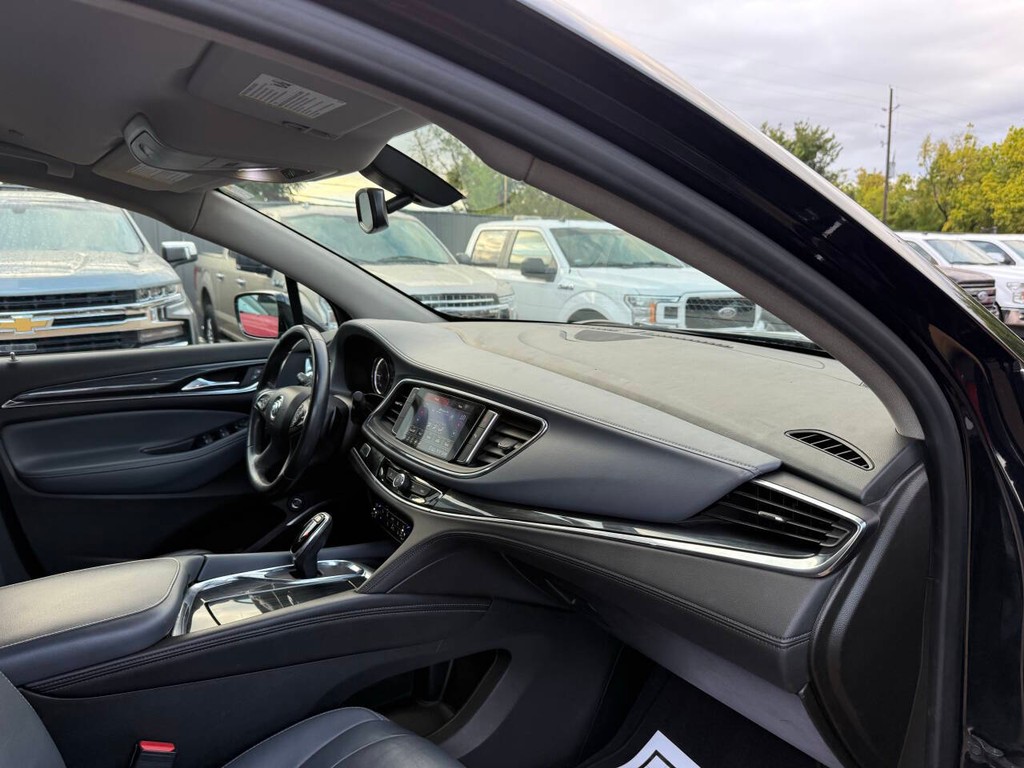 Buick Enclave Vehicle Full-screen Gallery Image 09