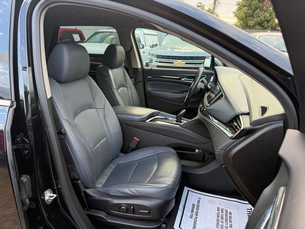 Buick Enclave Vehicle Full-screen Gallery Image 10