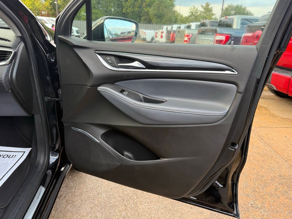 Buick Enclave Vehicle Full-screen Gallery Image 11