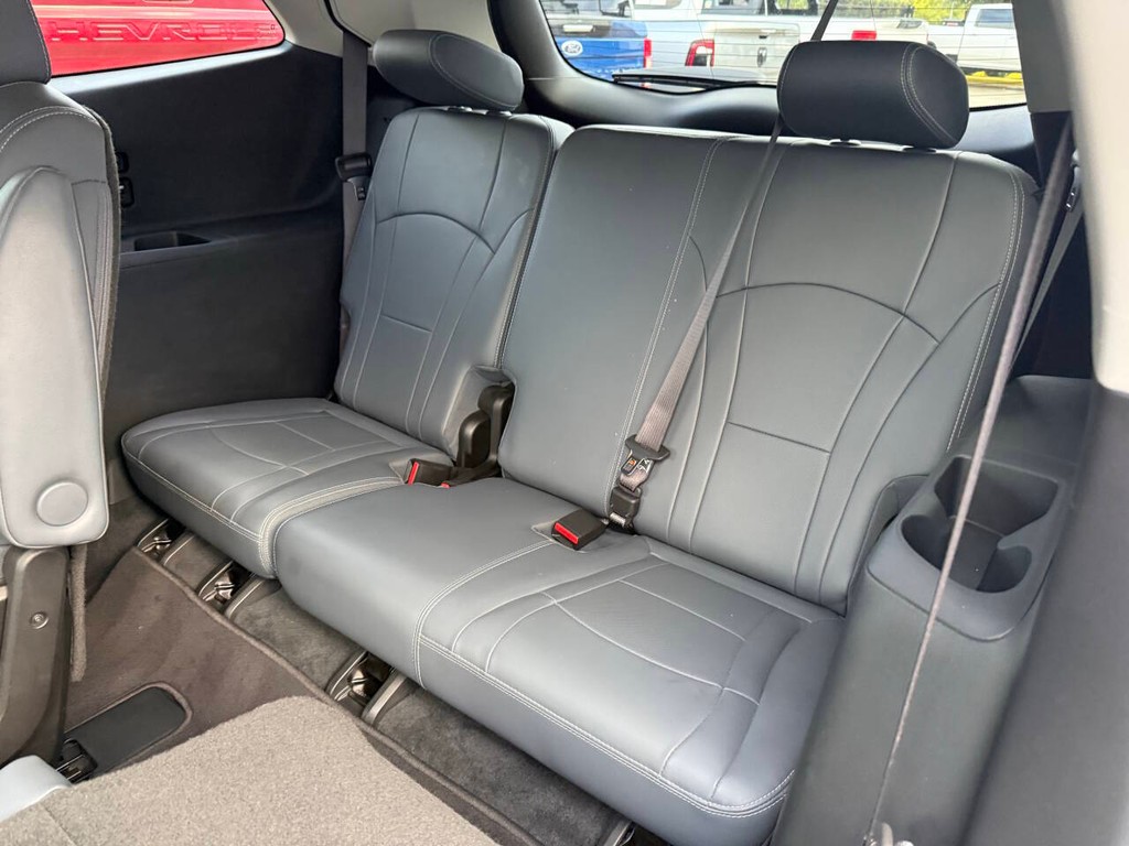 Buick Enclave Vehicle Full-screen Gallery Image 14