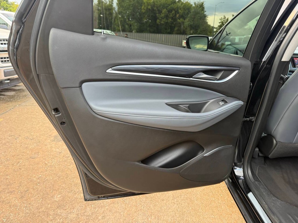 Buick Enclave Vehicle Full-screen Gallery Image 15