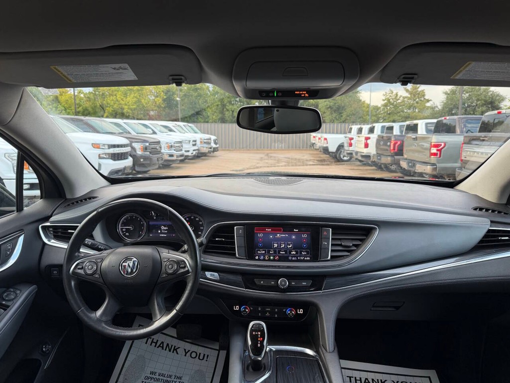 Buick Enclave Vehicle Full-screen Gallery Image 19