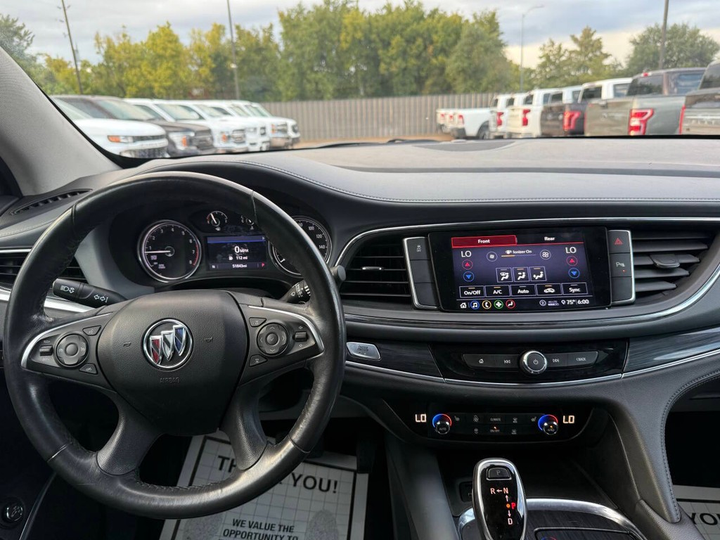 Buick Enclave Vehicle Full-screen Gallery Image 23