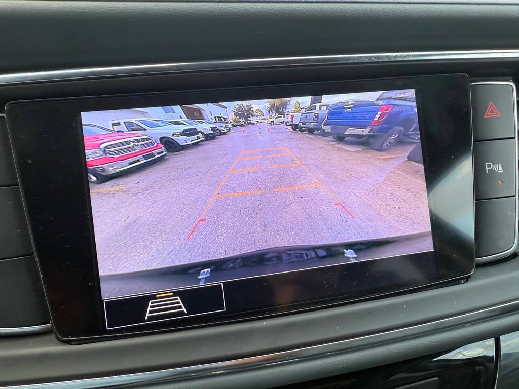 Buick Enclave Vehicle Full-screen Gallery Image 28