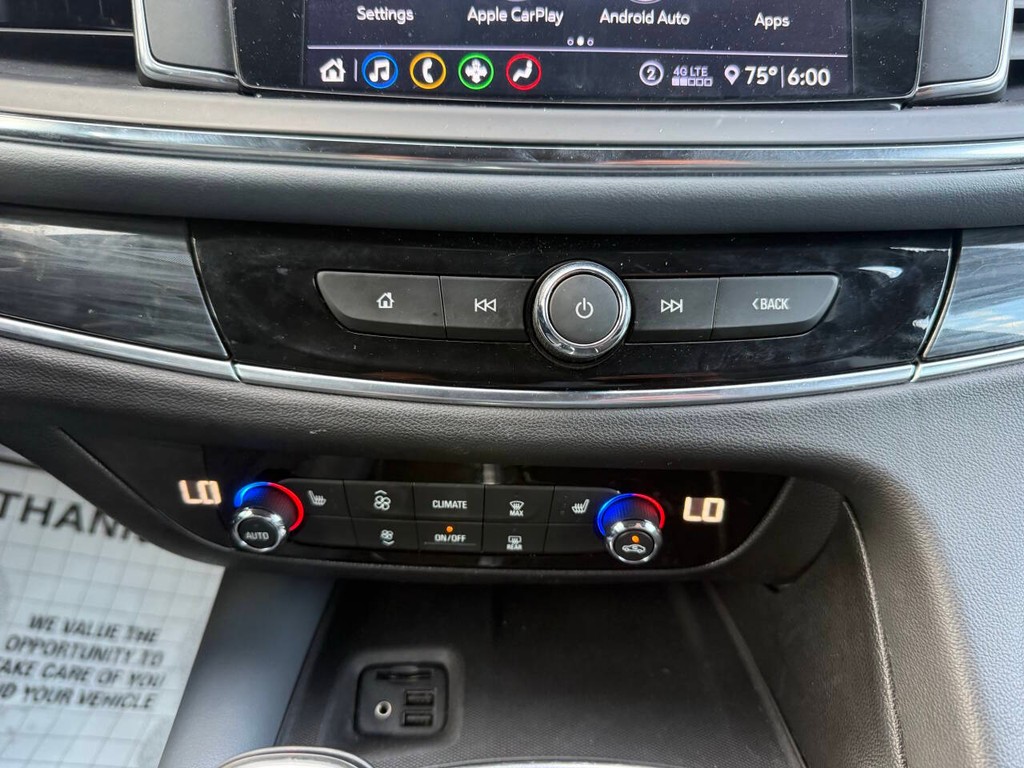 Buick Enclave Vehicle Full-screen Gallery Image 29