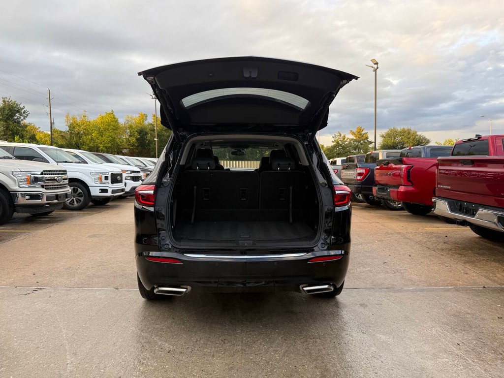 Buick Enclave Vehicle Full-screen Gallery Image 37