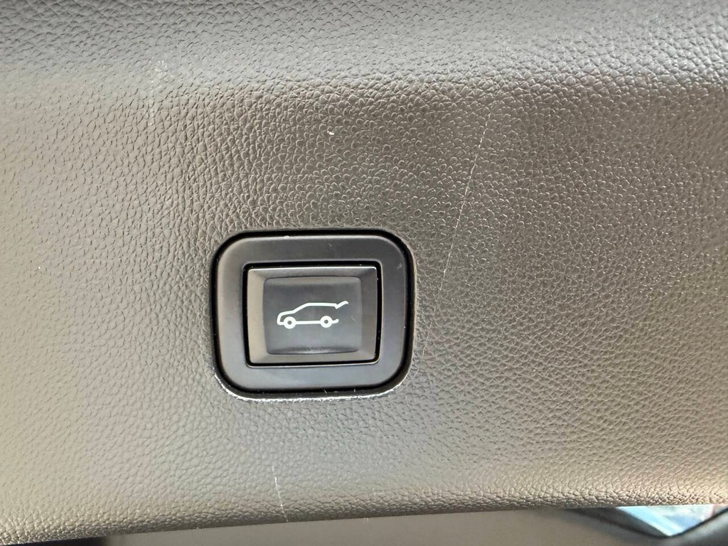 Buick Enclave Vehicle Full-screen Gallery Image 38