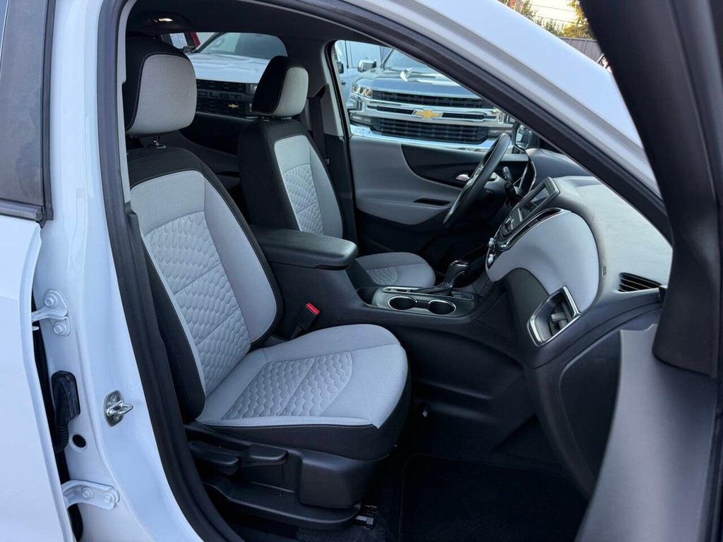 Chevrolet Equinox Vehicle Full-screen Gallery Image 10