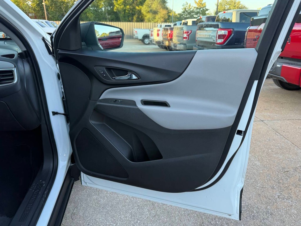 Chevrolet Equinox Vehicle Full-screen Gallery Image 11