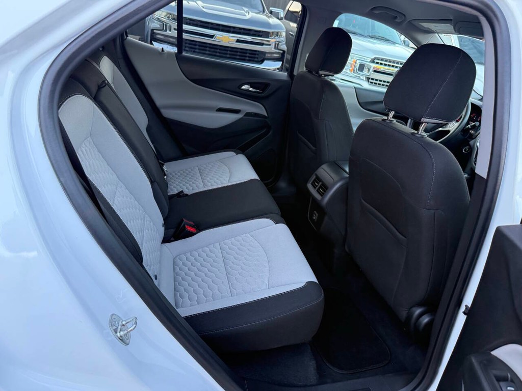 Chevrolet Equinox Vehicle Full-screen Gallery Image 15