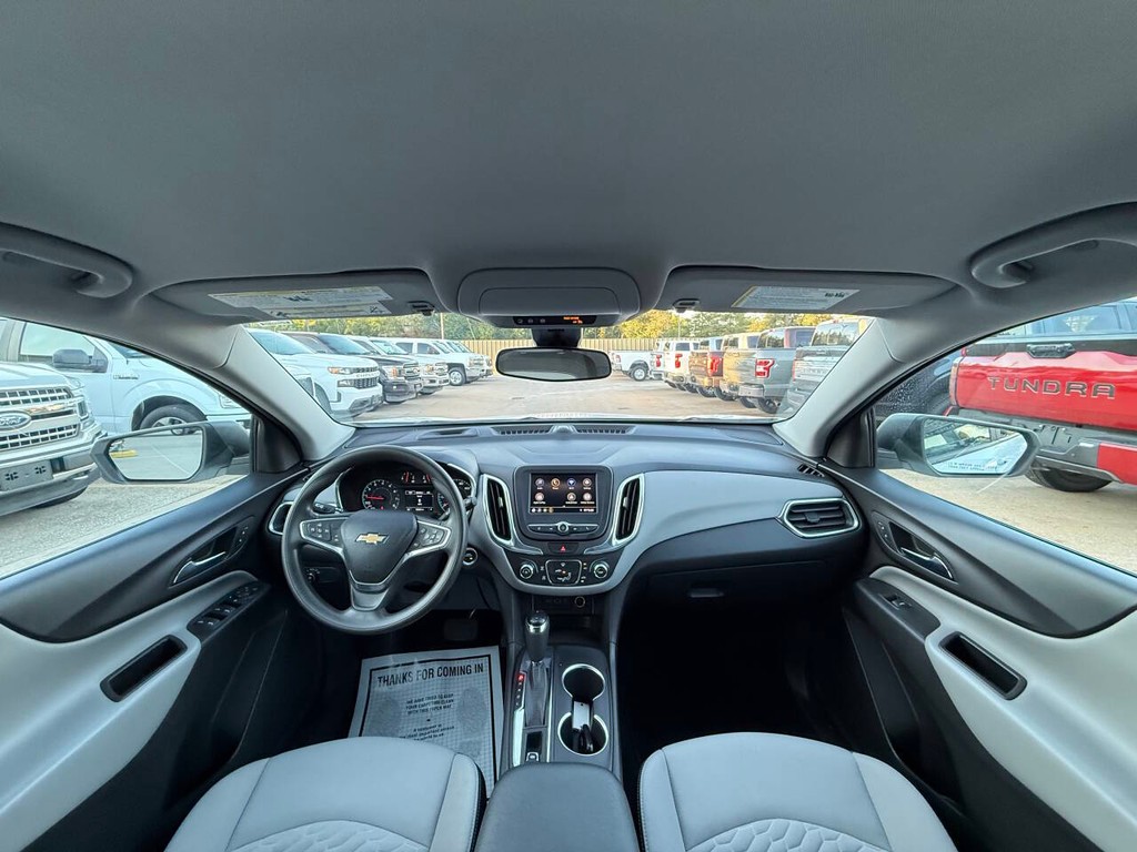 Chevrolet Equinox Vehicle Full-screen Gallery Image 17