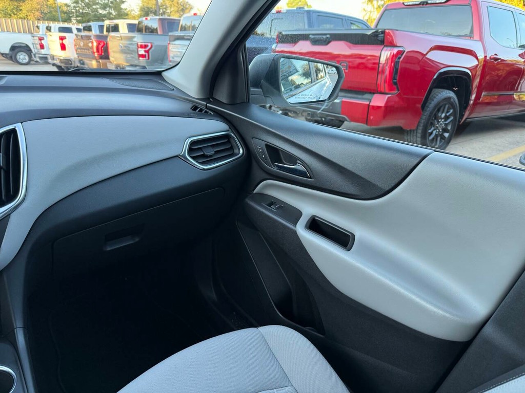 Chevrolet Equinox Vehicle Full-screen Gallery Image 19