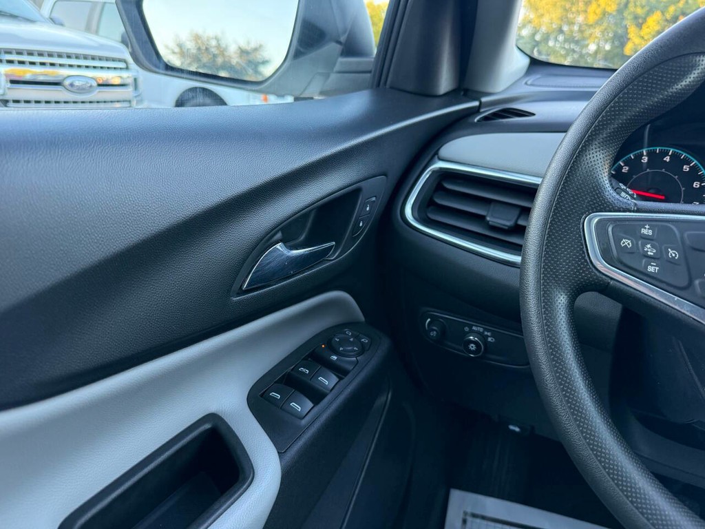 Chevrolet Equinox Vehicle Full-screen Gallery Image 28