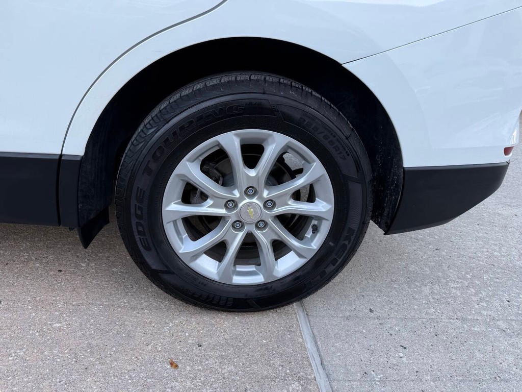 Chevrolet Equinox Vehicle Full-screen Gallery Image 33