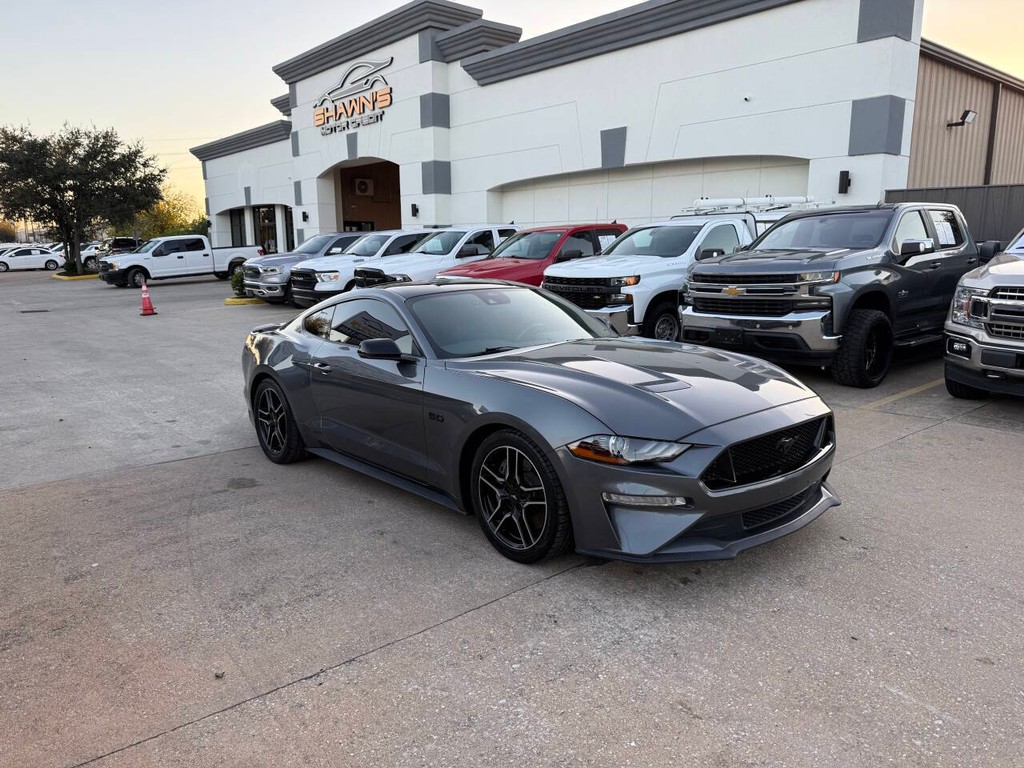 Ford Mustang Vehicle Full-screen Gallery Image 02