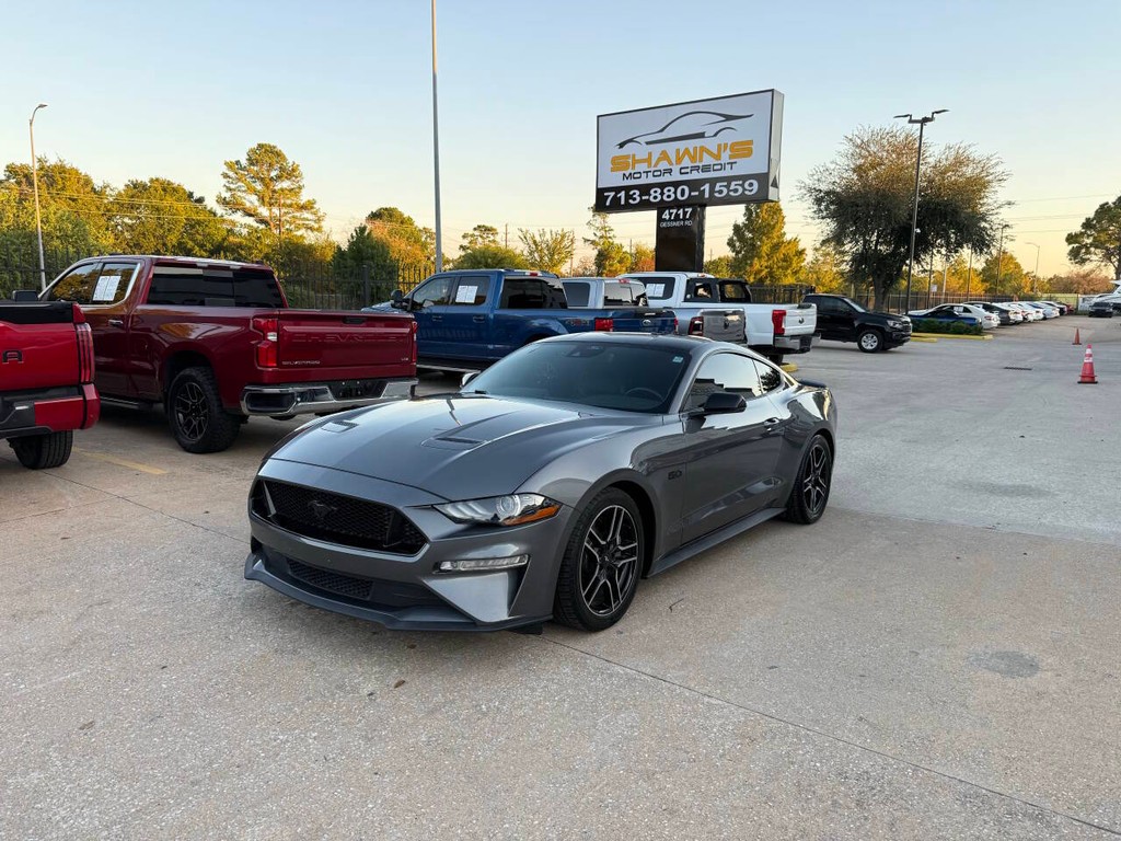 Ford Mustang Vehicle Full-screen Gallery Image 03