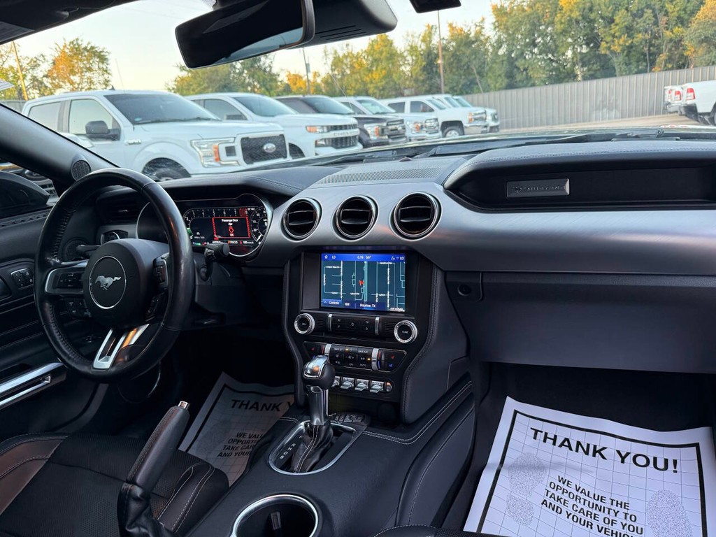 Ford Mustang Vehicle Full-screen Gallery Image 14