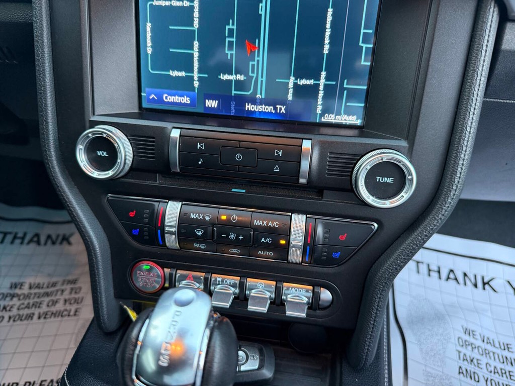 Ford Mustang Vehicle Full-screen Gallery Image 22