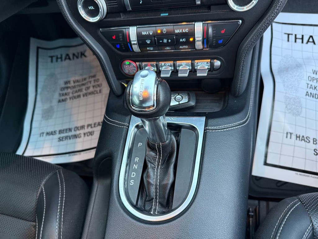 Ford Mustang Vehicle Full-screen Gallery Image 23