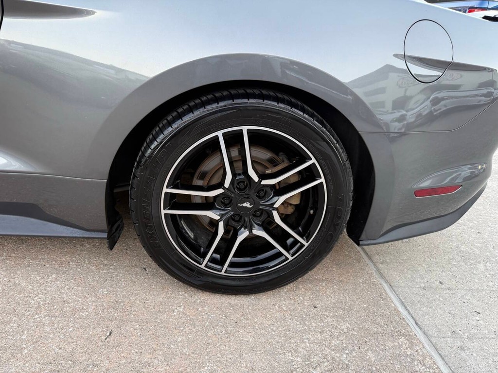 Ford Mustang Vehicle Full-screen Gallery Image 29