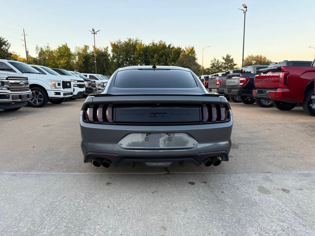 Ford Mustang Vehicle Full-screen Gallery Image 31