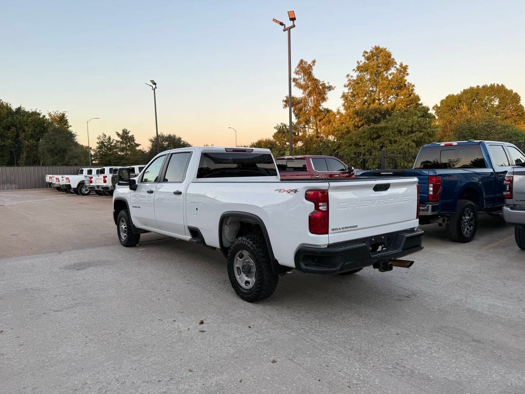 Chevrolet Silverado 2500HD Vehicle Full-screen Gallery Image 04