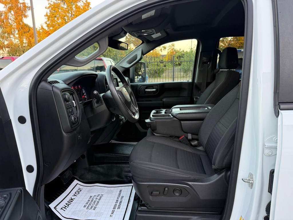 Chevrolet Silverado 2500HD Vehicle Full-screen Gallery Image 07