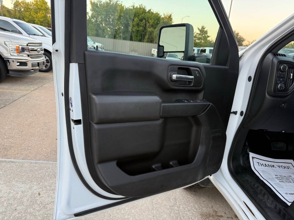 Chevrolet Silverado 2500HD Vehicle Full-screen Gallery Image 08