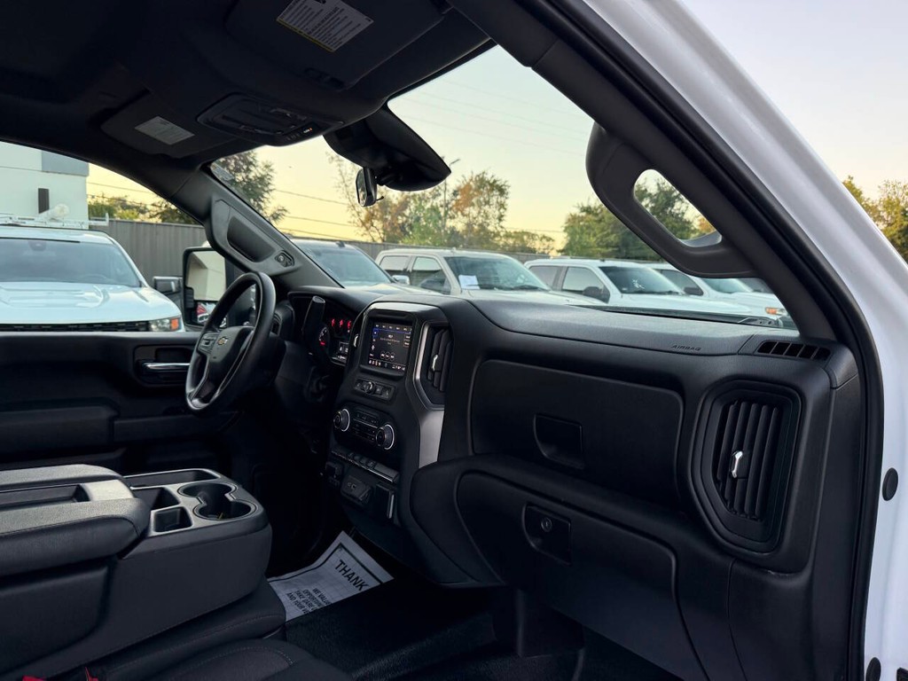 Chevrolet Silverado 2500HD Vehicle Full-screen Gallery Image 09