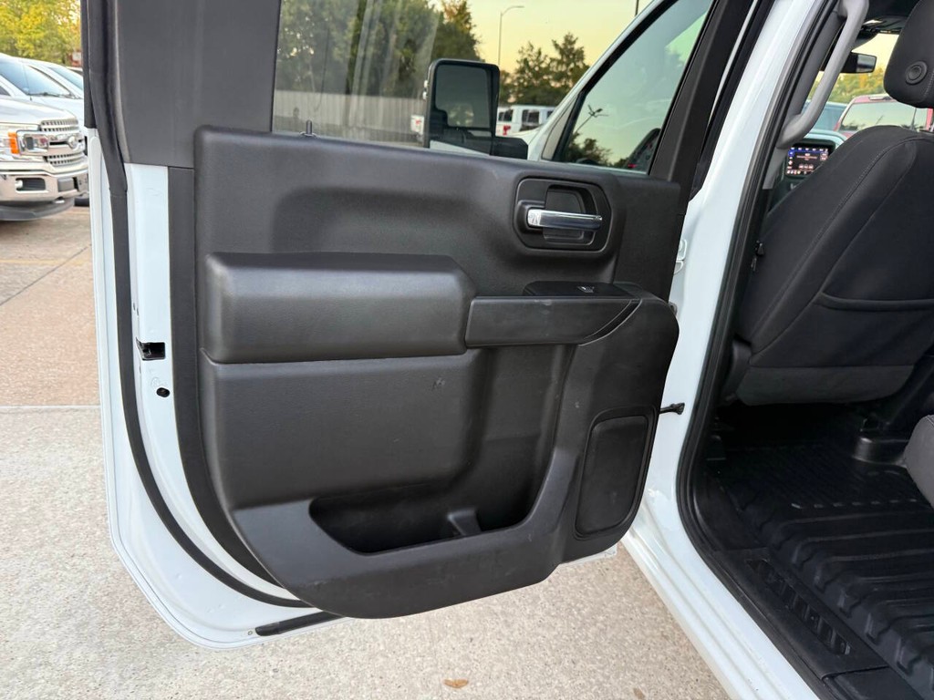 Chevrolet Silverado 2500HD Vehicle Full-screen Gallery Image 14