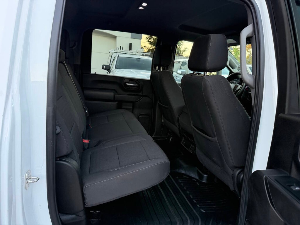 Chevrolet Silverado 2500HD Vehicle Full-screen Gallery Image 15