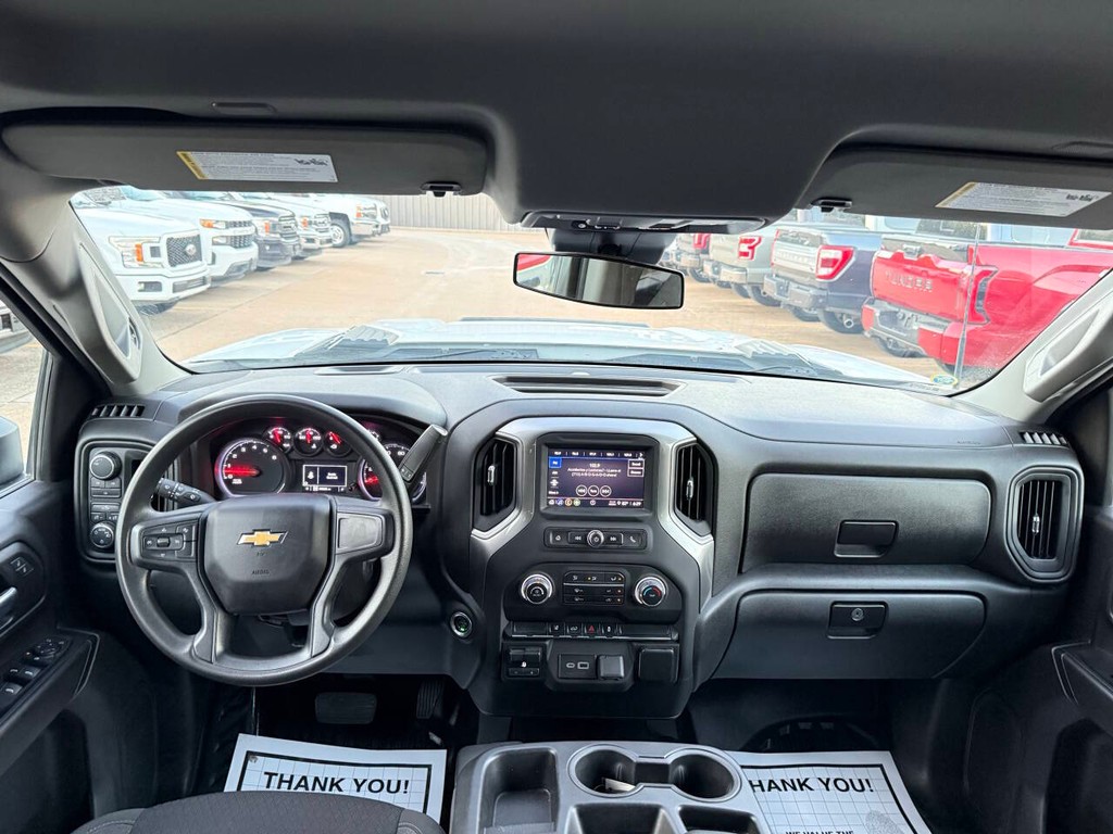 Chevrolet Silverado 2500HD Vehicle Full-screen Gallery Image 17